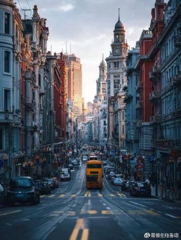 今天來(lái)分享一條超有文藝氣息的北京citywalk路線,午后從前門(mén)正陽(yáng)橋出發(fā)