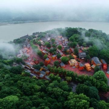 探秘柳鹿喀斯特秘境,駕駛寶駿悅也Plus暢游千年古鎮