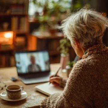 老年人與數(shù)字化,不學(xué)就落后