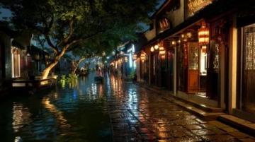 探索蘇州金雞湖畔的璀璨之夜:東方之門美食之旅