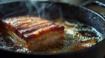 脆皮五花肉是一道特色鮮明的美食,因其獨特的口感與風味而廣受大眾喜愛