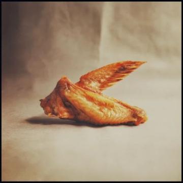 炸雞翅的做法簡(jiǎn)單又好吃,教你如何制作。