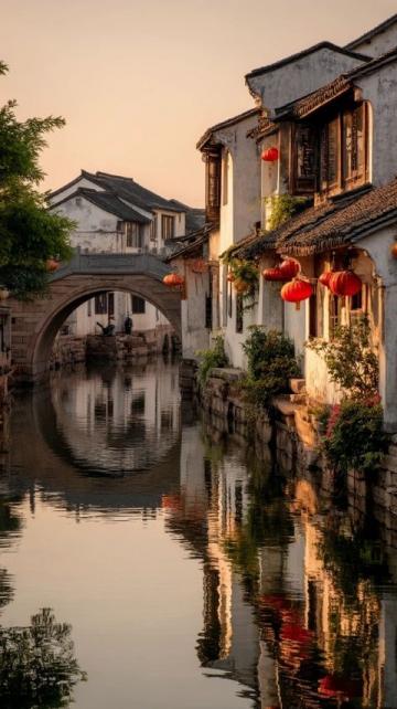 湖州是一座具有2300多年歷史的江南古城，有絲綢之府，魚米之鄉(xiāng)，文化之邦的美