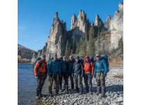 去年冬天，我和幾個朋友興致勃勃地計劃著去東北游玩,我們有足夠的時間