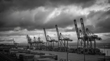 今天聽到新聞報道，珠海拱北口岸正在以每天新增2萬的人流量攀升