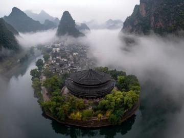 探索貴州秘境：5大熱點(diǎn)游覽攻略與獨(dú)特視角體驗(yàn)