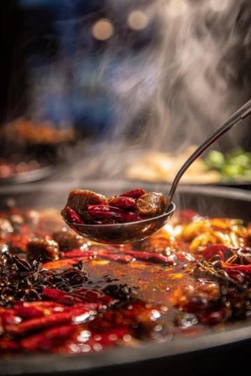 阜陽界首黃牛肉燜荊芥:皖北風味的獨特味覺盛宴