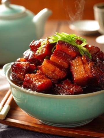 絕妙美味體驗：這款鹵制豬頭肉，外酥里嫩，香氣撲鼻，一次品嘗永難忘！