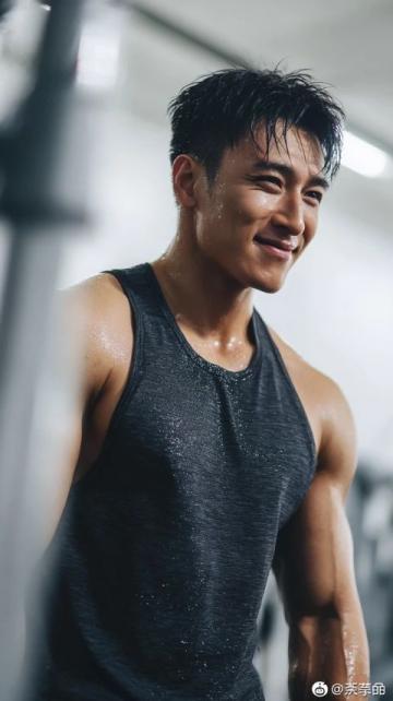 陳奕迅曬出照片配文“復(fù)活后先吃肉