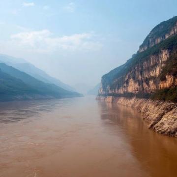 平山清風峽,人少景美，沒有過多雕飾的原生態山谷。因地勢生態原因，空氣十分清新