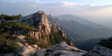 探索滕州蓮青山:國家級4A景區的壯麗自然與悠閑娛樂