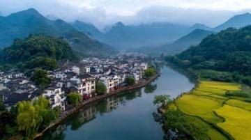 七旬老人獨(dú)駕穿越,探尋都江堰之韻,邂逅藍(lán)眼淚之旅