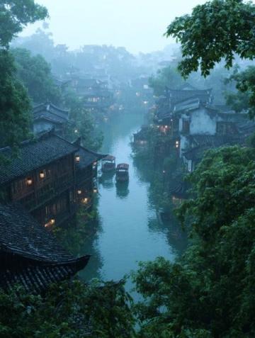 重慶打卡攻略:千與千尋的奇幻之旅