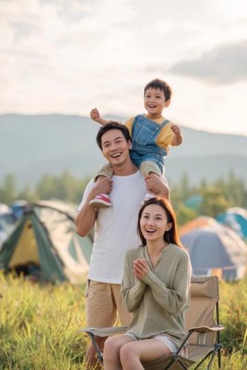 適合發(fā)朋友圈的親子文案~文案1、山川湖海，天地與愛(ài)，我們和你