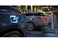 掌握電動車安全行駛要點：超車“三不超”與跟車“五不要