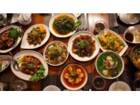 美國教授品嘗中國美食，感嘆西方菜不及