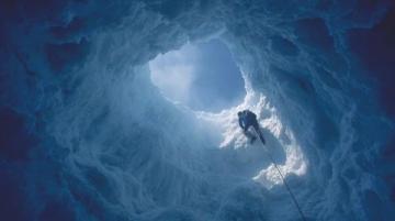 罕見(jiàn)藍(lán)色奇觀:藍(lán)冰洞的形成與分布探索