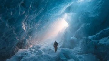 罕見(jiàn)藍(lán)色奇觀:藍(lán)冰洞的形成與分布探索