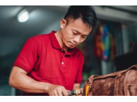 探索皮革世界：從基礎(chǔ)到制作技巧的手工皮具指南