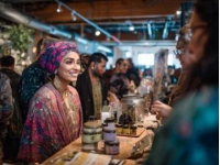 公益夜市傳遞溫暖愛(ài)心小老板齊行動(dòng)