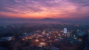 在西雙版納,人多的地方就有熱鬧……