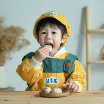 明天提前為孩子們過六一，老師建議準備食物共享美好時光