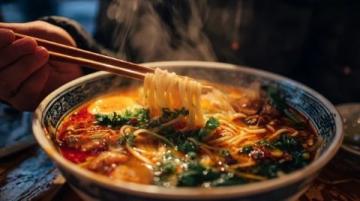 敦煌美食探秘:牛肉拉面與夜市小吃之旅