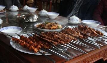 西昌出差必嘗：大成商業廣場的超大碗雞火絲餌塊